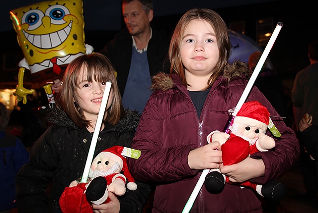 Middleton Christmas lights switch on<br />Mia and Gracie Newton