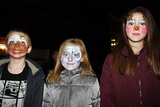 Middleton Christmas lights switch on<br />Billy, Aimee and Katie Taylor