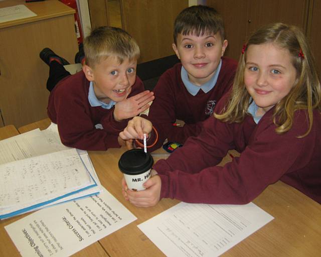 Class 3 cup of tea experiment, insulating the cup of tea