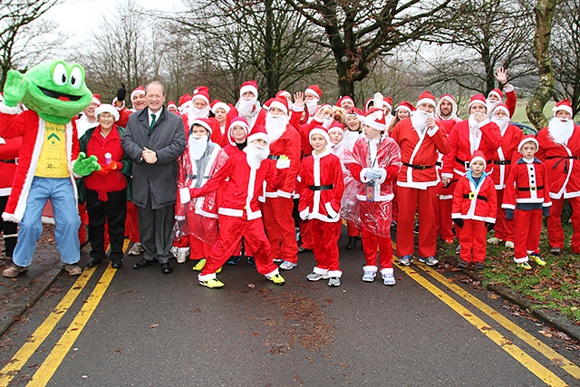 Springhill Hospice Santa Dawdle or Dash 2014<br />Springy the Hospice Frog, Pearl Benbow, MP Simon Danczuk and over 400 santas at the start line