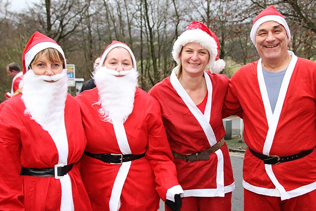 Springhill Hospice Santa Dawdle or Dash<br />Helen Boulton, Christie Anne Cunningham, Samantha Richards and Michael Wystawnoha