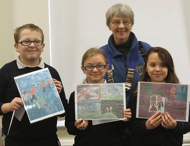 Heywood Lions President, Irene Sagar presents prizes at Harwood Park Primary