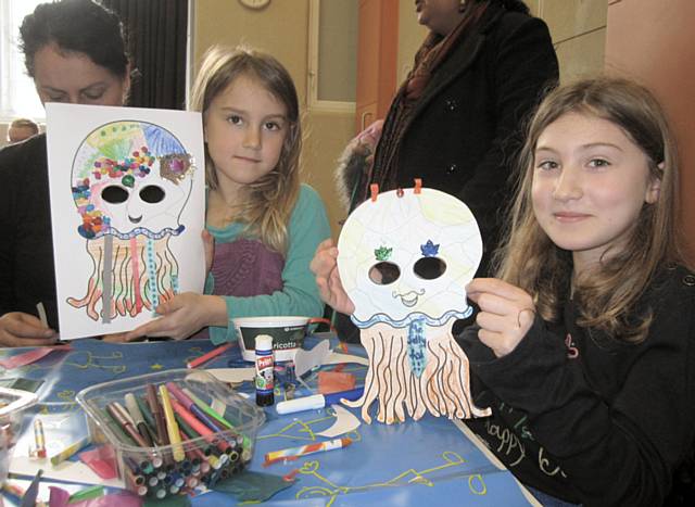 Leah & Anna Liapi create Jelly Fish masks
