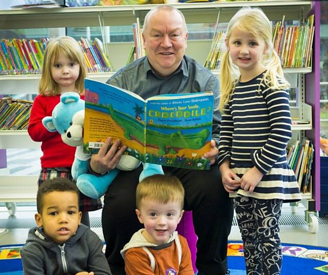 Young Person's Library Worker Ray Stearn reading to children
