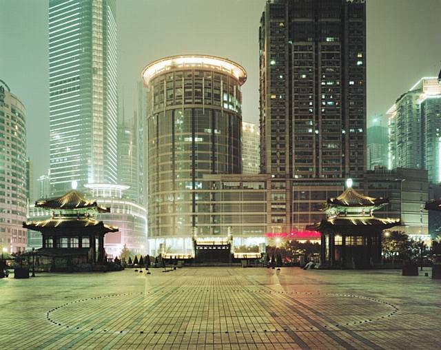 Yan Preston: A Circle of 127 Yangtze River Stones at Chongqing 