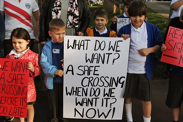 School children want a safer crossing at Smithy Bridge