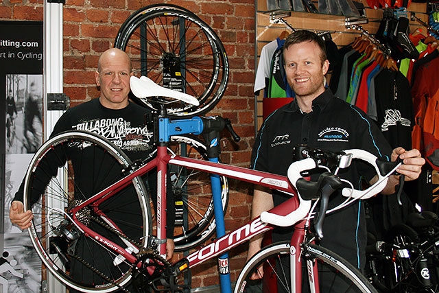 Vincenzo Iannidinardi receives his new bike from Cycle Addicts Dave Brown