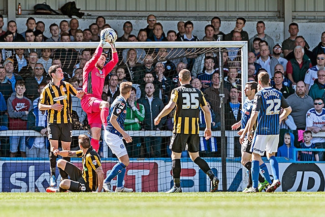 Rochdale v Southend United