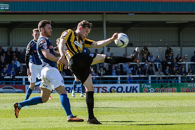 Rochdale v Southend United