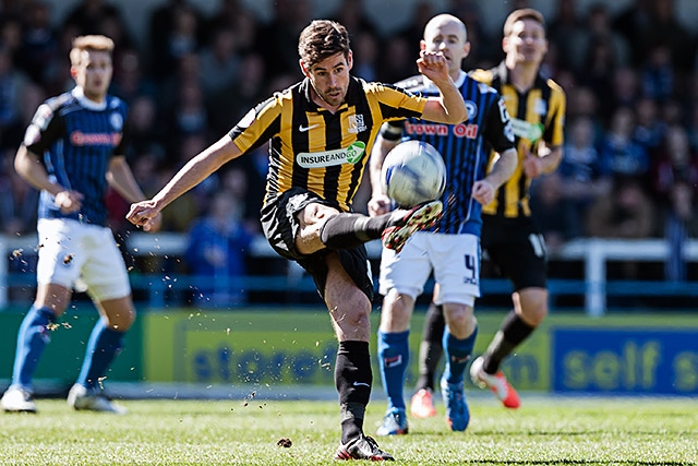 Rochdale v Southend United