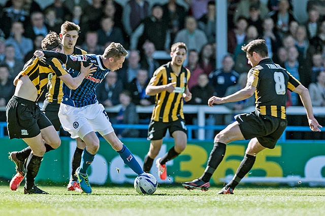 Rochdale v Southend United