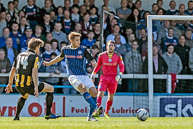 Rochdale v Southend United