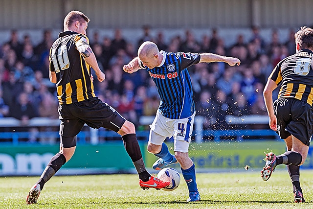 Rochdale v Southend United