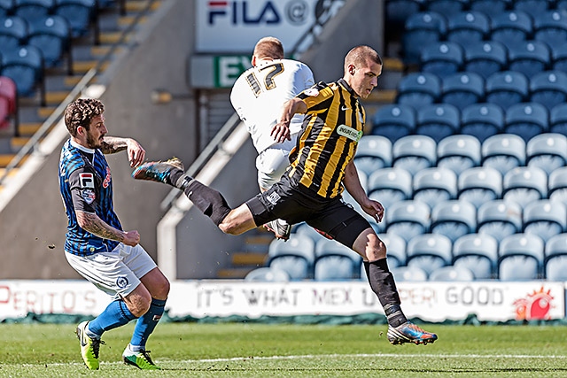 Rochdale v Southend United