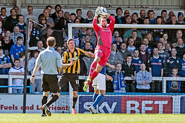 Rochdale v Southend United