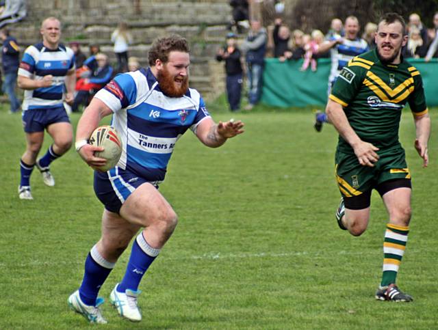 Standard Cup Final: St Anne's 14 - 36 Mayfield<br />
Aidy Gleeson on his way to scoring