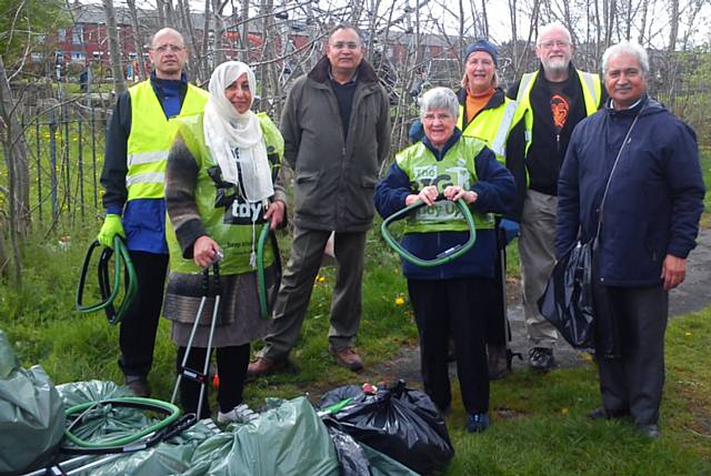 REAG members cleaning Stoneyfield Park and Boundary Street
