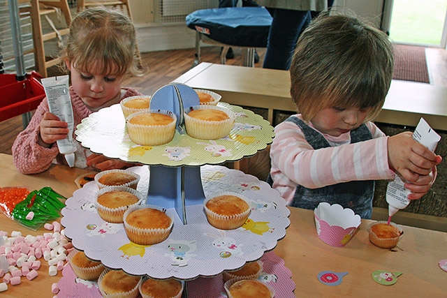 Ruby Tunney-Conway and Bethany Horner-Wood cake decorating