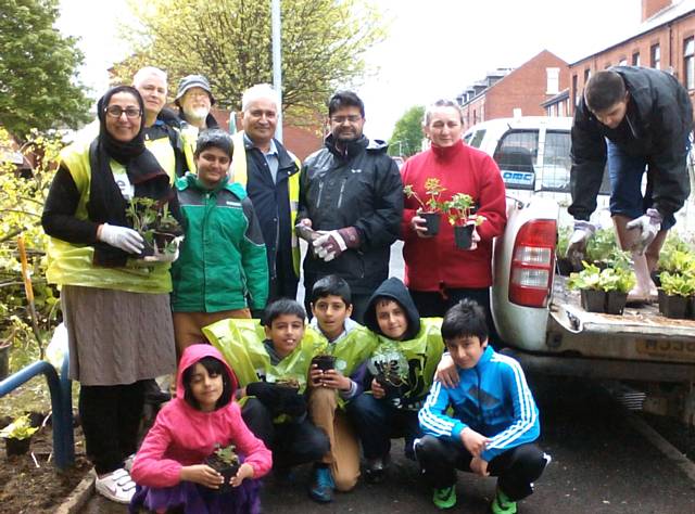 Adults and children plant bulbs for King Street East Residents Association’s Community Planting day 