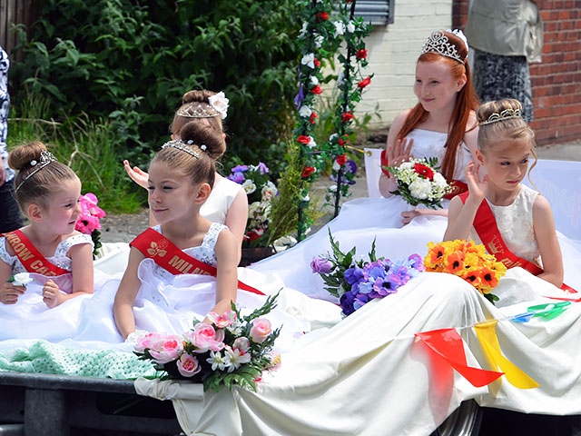 Milnrow and Newhey Carnival 2014