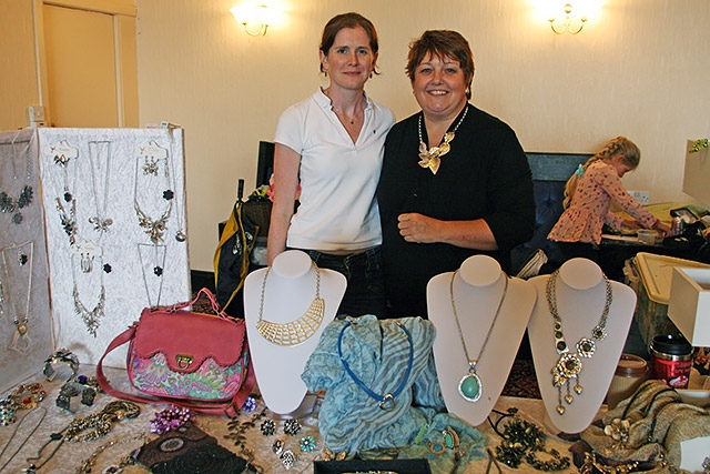 Wardle Farmers Market<br />Organiser Mary Mellor with stall holder Amanda Hopkins