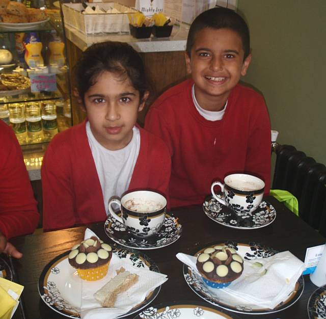 Heybrook School pupils visit the CommuniTea rooms 