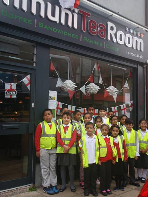 Heybrook School pupils visit the CommuniTea rooms 