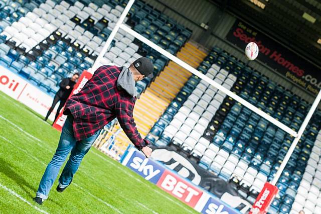 Andre Dunn lines up his 20/20 attempt and puts his foot through it