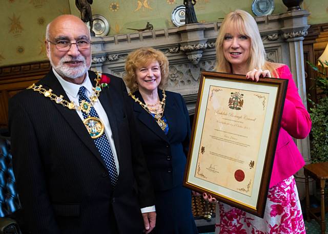 Mayor Surinder Biant and Mayoress Cecile Biant present Karen Johnson with her Mayoral commendation