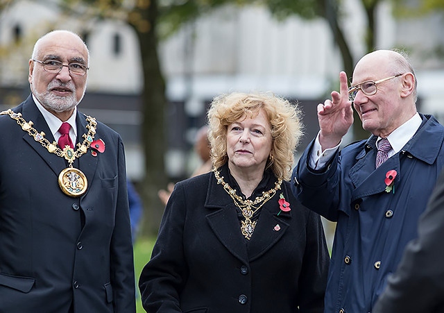 Two minute silence is observed at the Cenotaph to mark Armistice Day