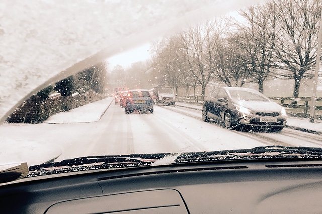 Snow disruption: M62 J21 – J26, A640 Huddersfield Road, Denshaw, B6197 Grains Road in Shaw