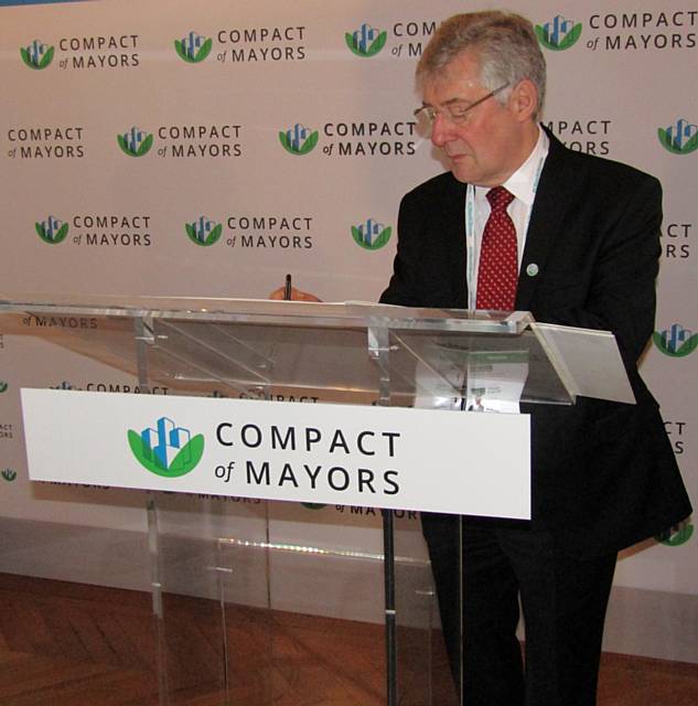 Greater Manchester Mayor Tony Lloyd signing Compact of Mayors Golden Book