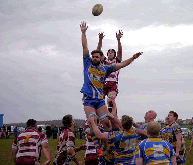 Chris Hodgkinson in the lineout - Dinnington v Rochdale RUFC