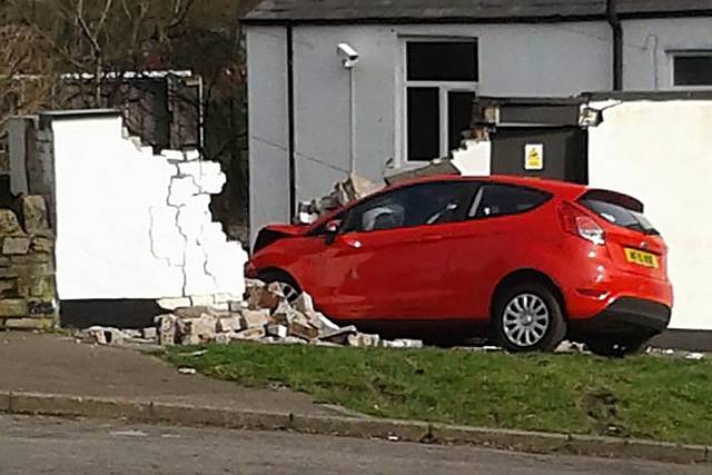 Car crashes into pub wall on Wardle Road