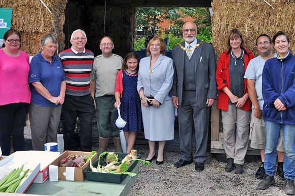 Deputy Mayor, Surinder Biant, and Deputy Mayoess, Cecile Biant, with members of The Growth Project