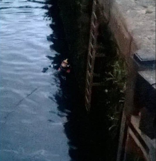 Police divers in canal lock at Oldham Road