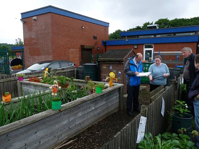 Caldershaw Primary School - Rochdale in Bloom judging day