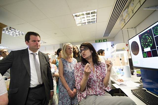 Liz Mclnnes MP, Janet Lees and Debbie Goldrick at the diabetes research lab at King’s College London