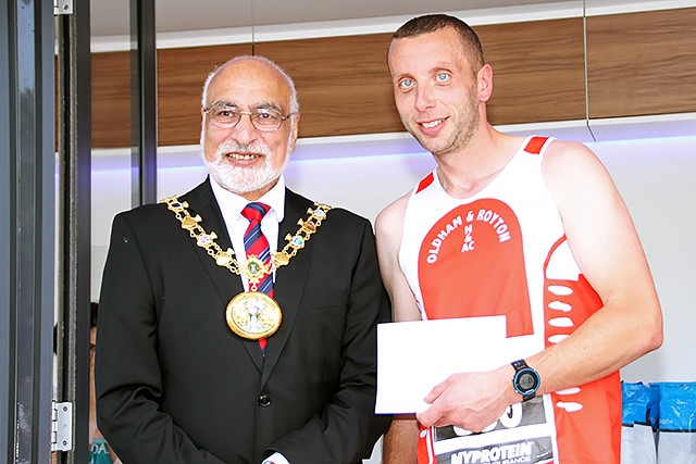 Rochdale 10k run team winners Oldham and Royton collect their prize