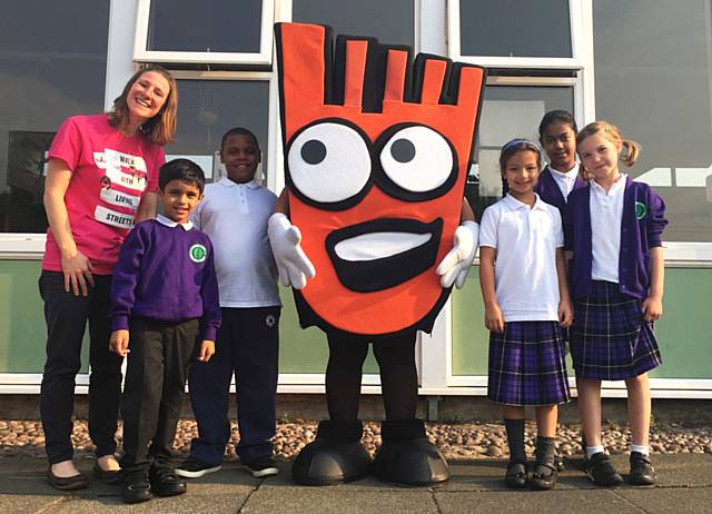 Children with Strider, Living Streets’ giant foot mascot