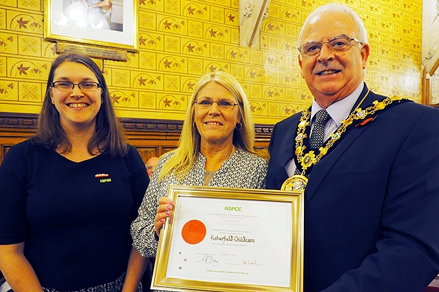 NSPCC Rochdale civic event at Town Hall<br />
Deborah Sefton, Liz Jackson, Mayor Ray Dutton