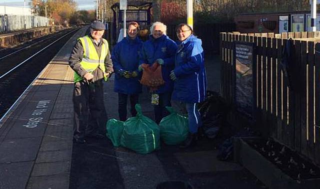 Ann Marie Kent, Dawn Malthouse, and Carole Humphries with Councillor Billy Sheerin 