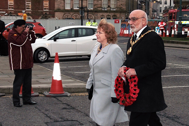 Cenotaph service commemorating the end of Gulf War<br /> Mayor Surinder Biant and Mayoress Cecile Biant