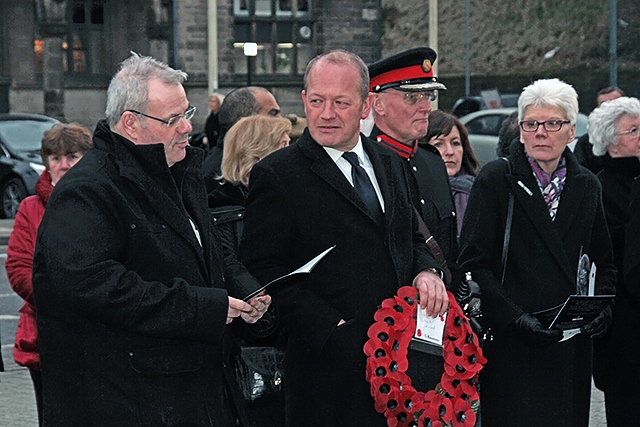 Cenotaph service commemorating the end of Gulf War<br />Council Leader Richard Farnell and Simon Danczuk MP