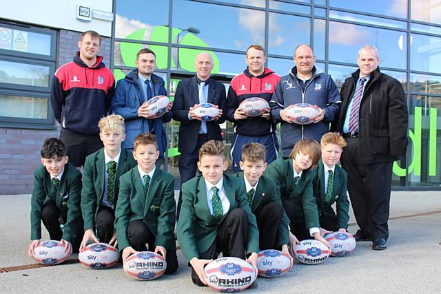 Back(l-r): James Tilley, Hornets back row, Councillor Daniel Meredith, Dr Graham Wright, CEO of Wardle Academy, Hornets coach Alan Kilshaw, Wardle coach Chris Coop and Councillor Richard Farnell, leader of Rochdale Borough Council. 

Front(l-r): Wardle pupils and rugby league players Jack Murray, Lewis Crossley-Cummings, Jack Bennatta, Sam Bennetta, Kasper Mialkowski, Aidan Schofield and Taylor Brady