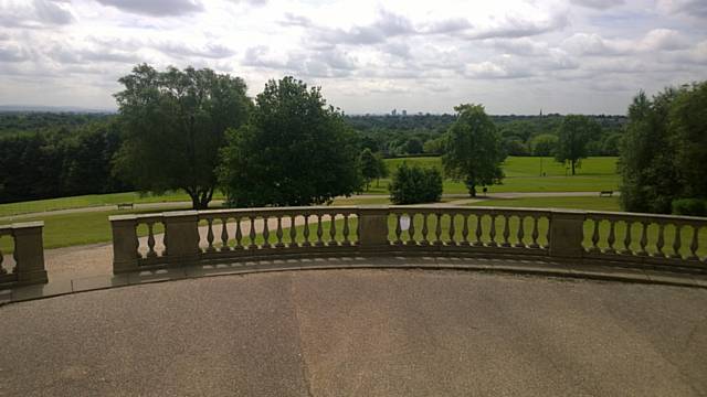 Heaton Park vista from hall