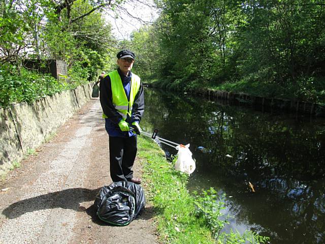 REAG continue the clean-up of Rochdale Canal