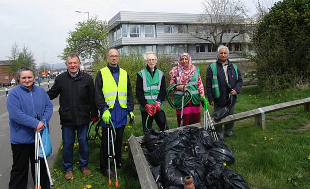 REAG members clean Rochdale Canal