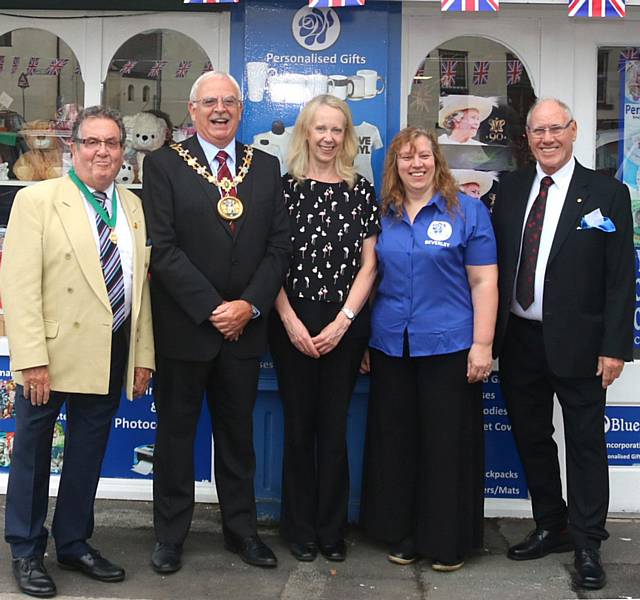 Peter Rush, Mayor Councillor Ray Dutton, MP Liz McInnes,  Beverley Heyworth, George Kinder from Heywood Rotary Club 