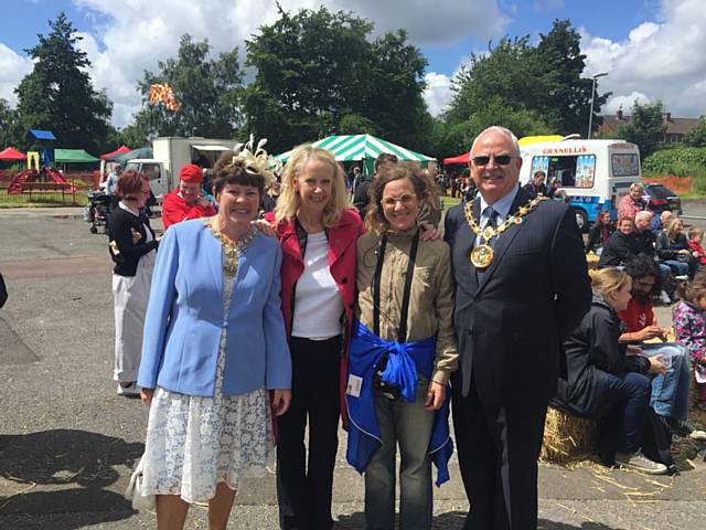 Mayoress Elaine Dutton, Liz McInnes MP and Mayor Ray Dutton at the Darnhill Festival